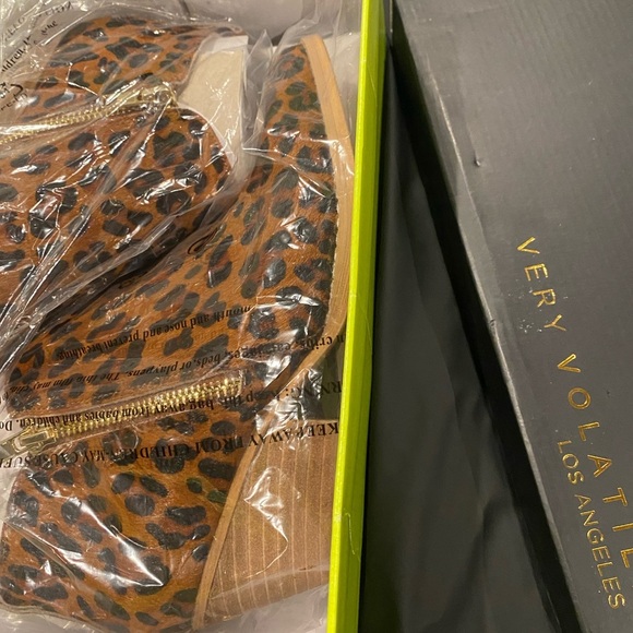 NWT|| NORDSTROM VERY VOLATILE Cheetah Leopard Boots Size 7 GENUINE LEATHER - Picture 3 of 4